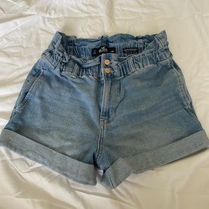 Ultra High Rise Mom Short 3” Hollister Jean Shorts